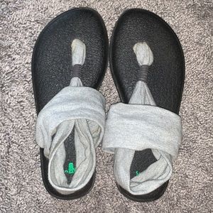 WOMEN'S SANDALS YOGA SLING 2 Size 6